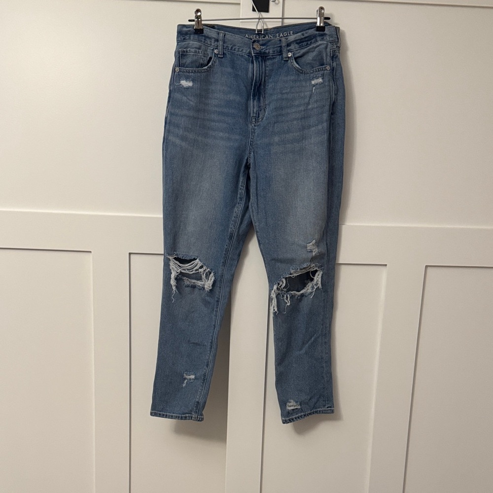 American Eagle Outfitters Women's Light Blue Ripped Jeans